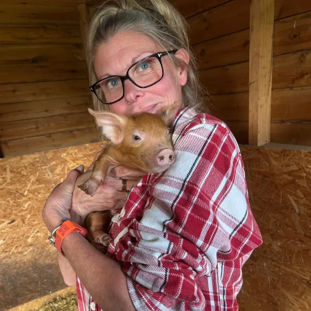 katie with piglet